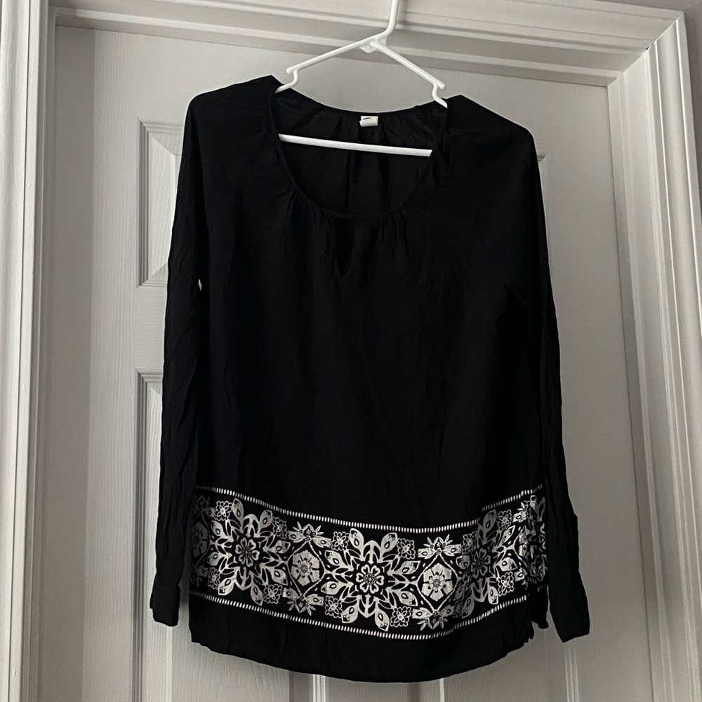 Old Navy Black Long-Sleeve Tunic with White Embroidered Hem